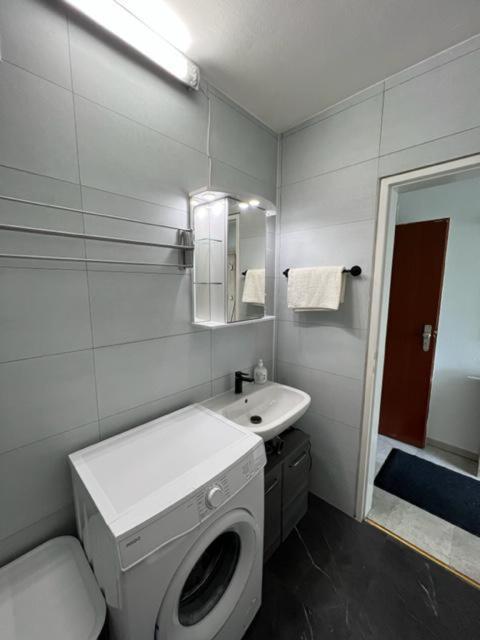 Ruhiges Und Klimatisiertes Apartment Stuttgart Exterior foto